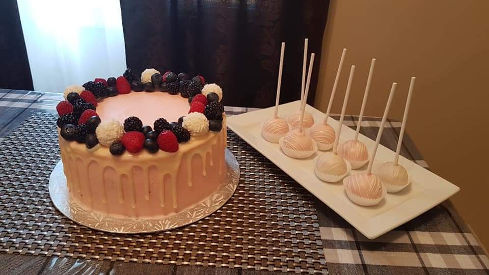 Vanilla Cake with blackberries
